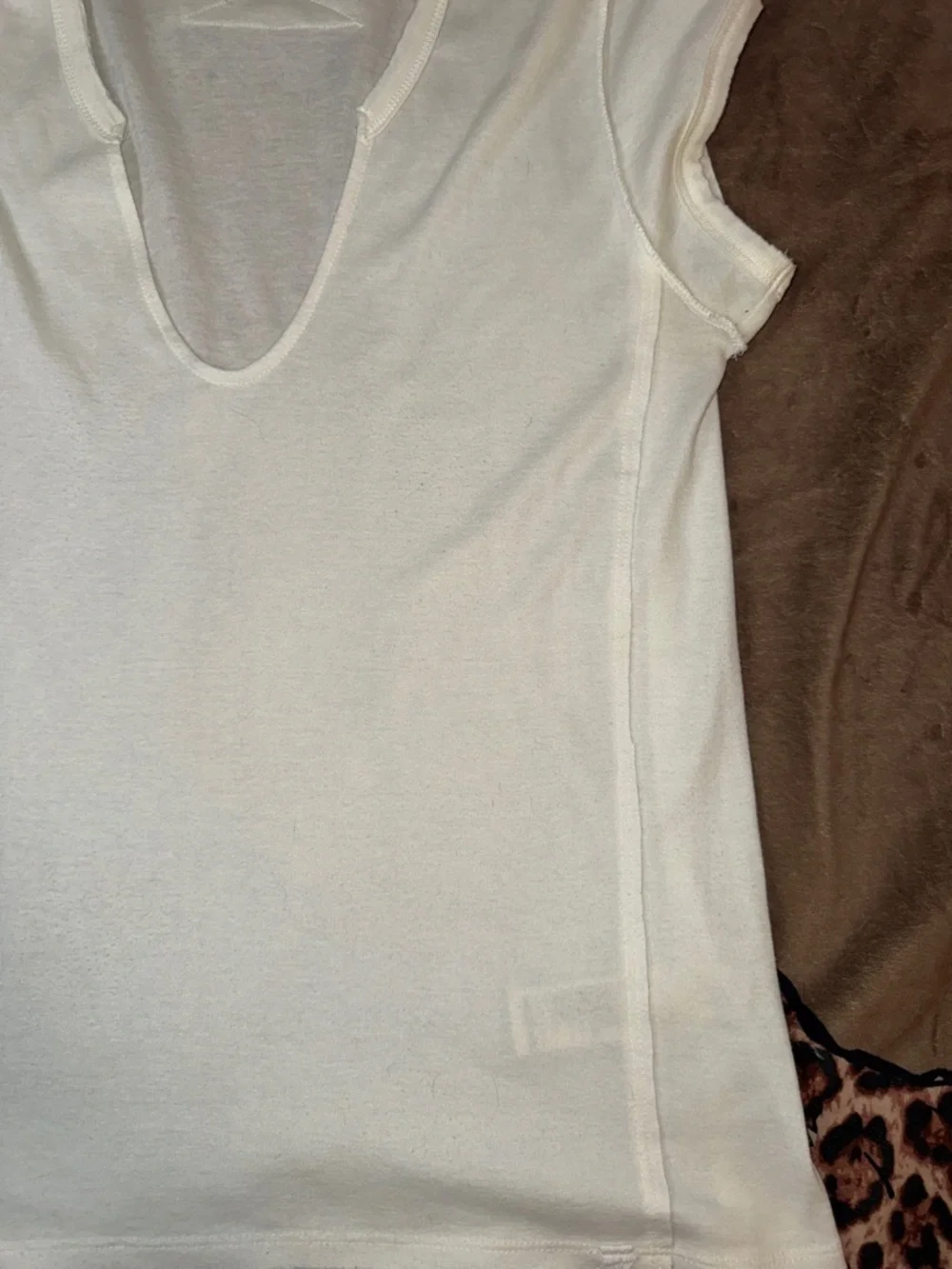 We The Free Ivory Deep V Short Sleeve Tee - Picture 4 of 10